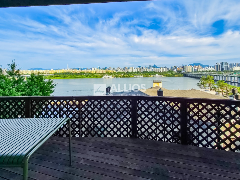 서울 용산구 한남동 799 유엔빌리지 효성빌리지 올리모델링 한강뷰가 매력적인 테라스 세대 매매 매물번호 16073 사진 2